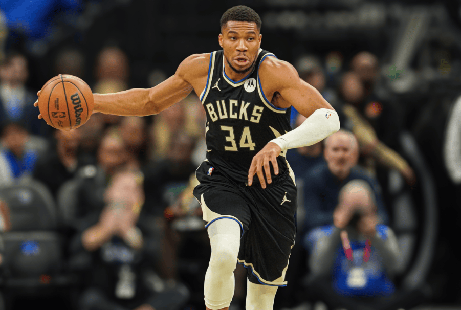 爱游戏APP-字母哥连续十五场比赛得分超过比赛局势复杂，阿森纳不断突破！